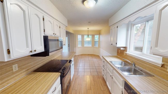 8913 92 Nd Pl, House other with 3 bedrooms, 2 bathrooms and null parking in Tulsa OK | Image 5