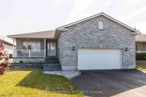 35 Forest Valley Dr, Frankford, ON, K0K2C0 | Card Image