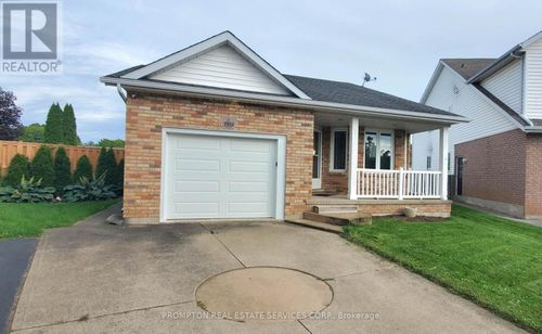 7410 Trinity Crt, Niagara Falls, ON, L2H3A6 | Card Image