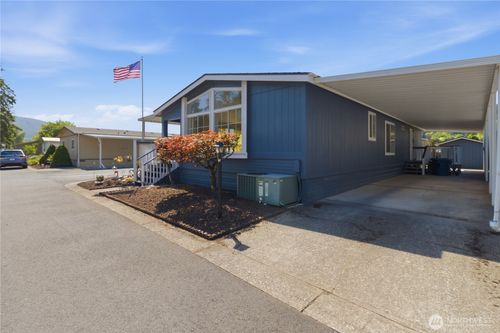 318 Peacock Ln, Kelso, WA, 98626-5458 | Card Image