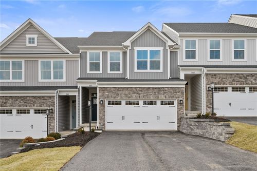 5006 Wellington Ct, Jeannette, PA, 15644-4821 | Card Image