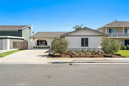 9582 Hightide Dr, Huntington Beach, CA, 92646-8207 | Card Image