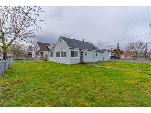 809 Sw Ash St, Dallas, OR, 97338-2111 | Card Image