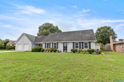 2209 Auburn Drive Sw, House other with 3 bedrooms, 2 bathrooms and null parking in Decatur AL | Image 2