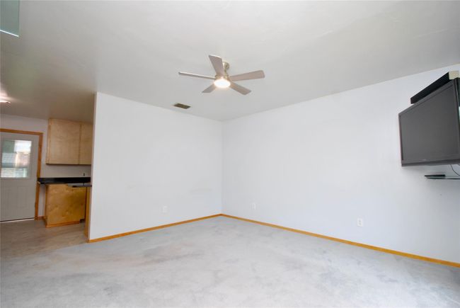 904 S Peck St, House other with 3 bedrooms, 1 bathrooms and 1 parking in Shiner TX | Image 5