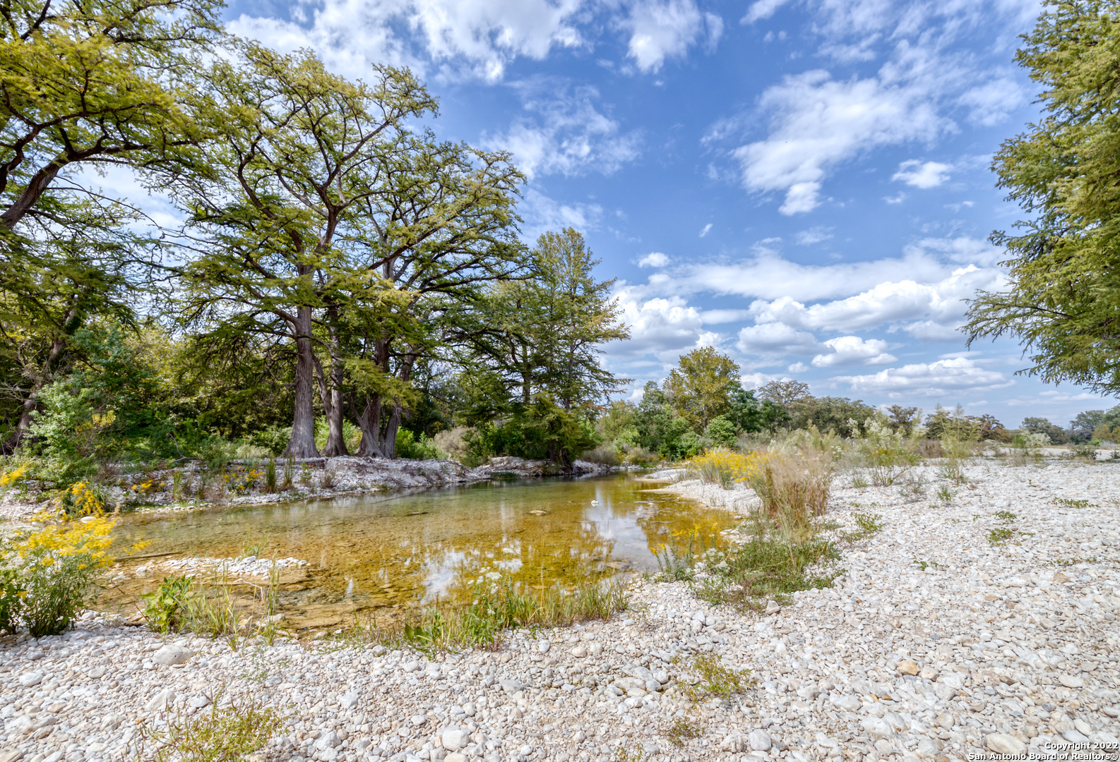 Land in Leakey