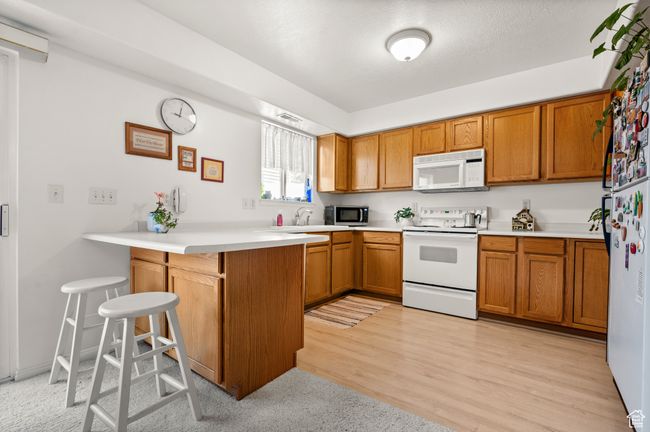 916 E Grape Ivy Way, Condo with 3 bedrooms, 3 bathrooms and 2 parking in Millcreek UT | Image 6
