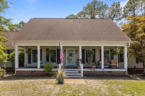111 Hampton Pl, Newport, NC, 28570-8937 | Card Image