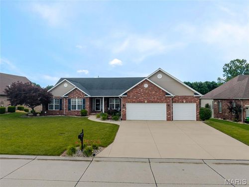 136 Stonebridge Crossing Dr, Maryville, IL, 62062-6486 | Card Image
