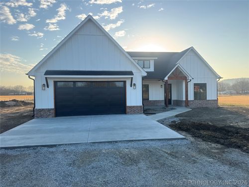 145 S 427, Pryor, OK, 74361-7712 | Card Image