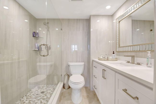 APT-214B - 3224 S Ocean Blvd, Condo with 2 bedrooms, 2 bathrooms and null parking in Highland Beach FL | Image 16