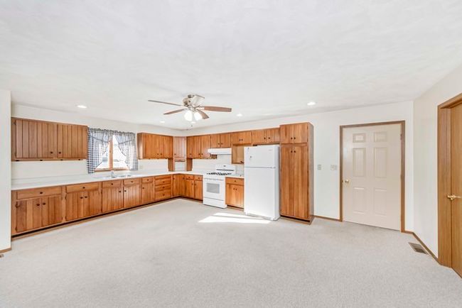 313 W Topeka St, House other with 3 bedrooms, 2 bathrooms and 2 parking in Toluca IL | Image 5