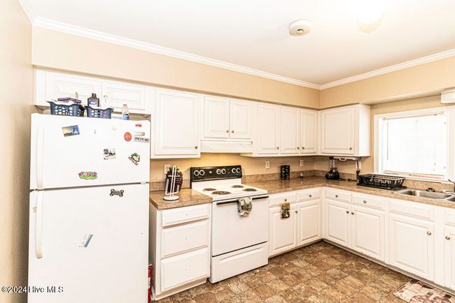 207 N Wilson St, House other with 3 bedrooms, 2 bathrooms and null parking in Whitakers NC | Image 6