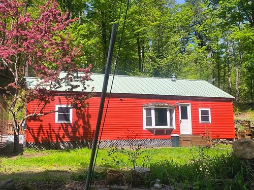 211 West St, Worthington, MA, 01098-9618 | Card Image
