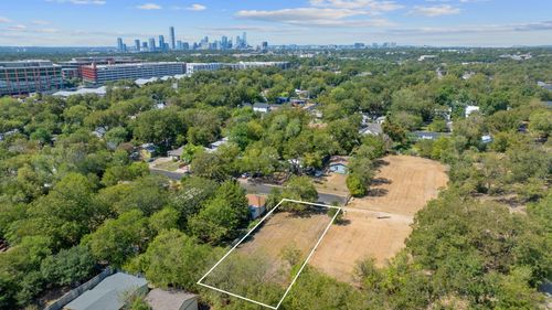 1135 Saucedo St, Austin, TX, 78721-2433 | Card Image