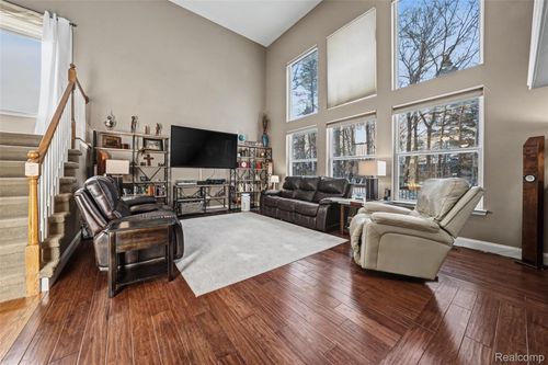 9623 Windsor Ln, Clarkston, MI, 48348-5405 | Card Image