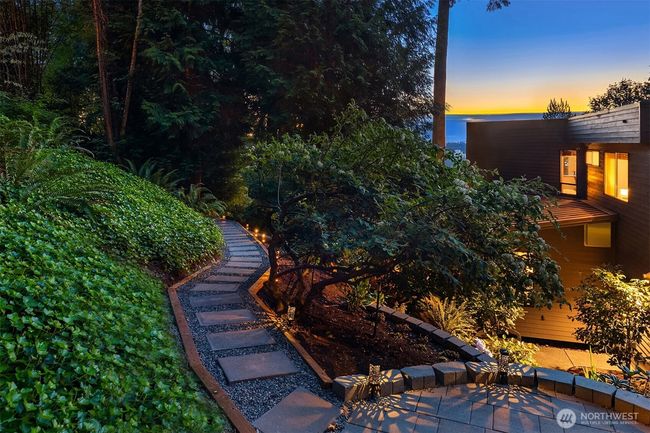 13707 Se 51 St Pl, House other with 4 bedrooms, 4 bathrooms and 2 parking in Bellevue WA | Image 31