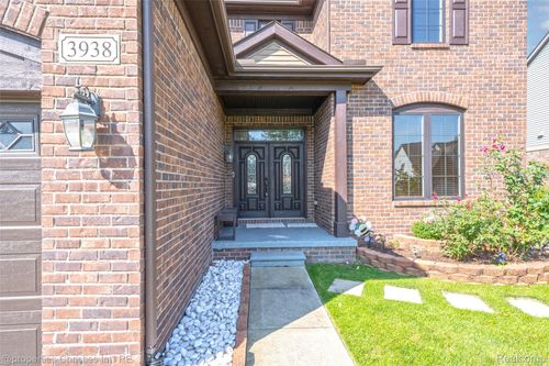 3938 Somerset Cir, Rochester, MI, 48309-3710 | Card Image