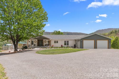552 Dirt Nose Dr, Sparta, NC, 28675-8202 | Card Image
