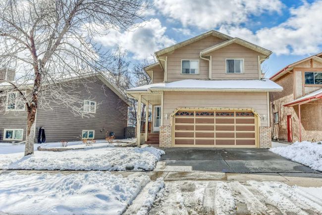 262 Shawnessy Drive Sw, Home with 4 bedrooms, 2 bathrooms and 4 parking in Calgary AB | Image 1