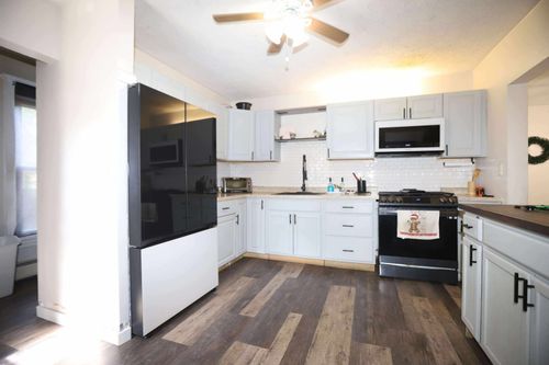 935 Marvel Ave, Woodstock, IL, 60098-2915 | Card Image