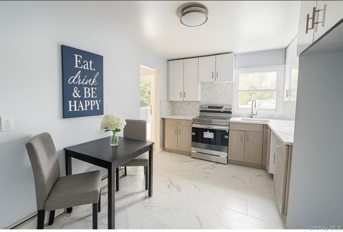 324 Buckingham Rd, Cedarhurst, NY, 11516-1109 | Card Image