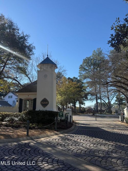 101 Grandview Cir, Brandon, MS, 39047-8275 | Card Image