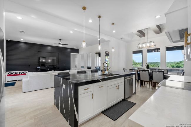 1101 Persimmon Pass, House other with 3 bedrooms, 2 bathrooms and null parking in Fischer TX | Image 15