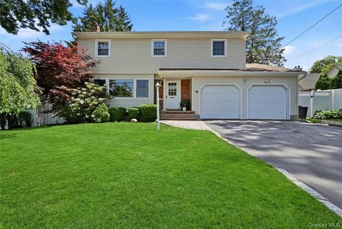 19 Stimson Pl, Huntington, NY, 11743-6418 | Card Image