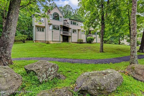 324 Hollow Rd, East Stroudsburg, PA, 18302-8649 | Card Image
