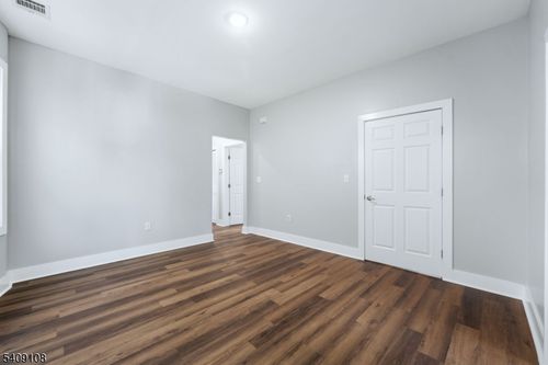 2-913 S 18th St, Newark, NJ, 07108-1133 | Card Image