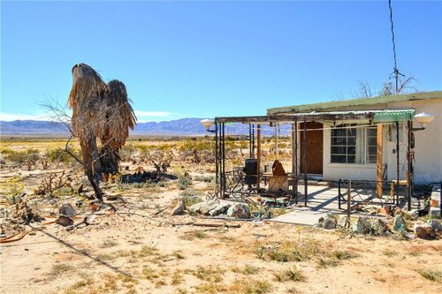 4040 Peter Rabbit Trl, Twentynine Palms, CA, 92277 | Card Image