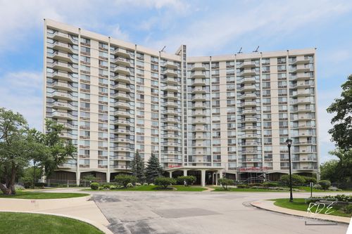 3b-40 N Tower Road, Oak Brook, IL, 60523 | Card Image