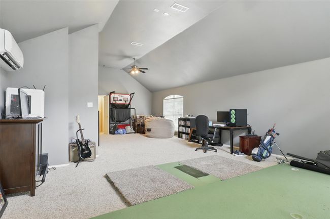 Upstairs Gameroom Area | Image 32