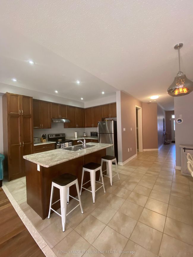 51 Prosser Cres, House attached with 4 bedrooms, 4 bathrooms and 3 parking in Sutton West ON | Image 5