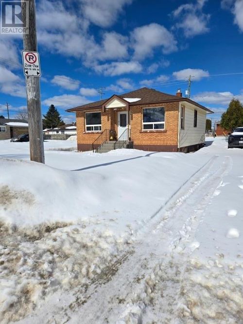 819 Mary St W, Thunder Bay, ON, P7E4L9 | Card Image