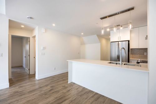 19-6328 King George Blvd, Surrey, BC, V3X1E9 | Card Image