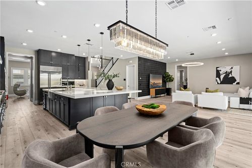 113 Pixel, Irvine, CA, 92618-1363 | Card Image
