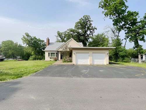 134 Hickory Rd, Lake In The Hills, IL, 60156-1347 | Card Image