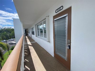 3132 - 3132 Cambridge F, Condo with 1 bedrooms, 1 bathrooms and null parking in Deerfield Beach FL | Image 2