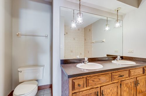 8732 W Surrey Park, Palos Hills, IL, 60465-1192 | Card Image