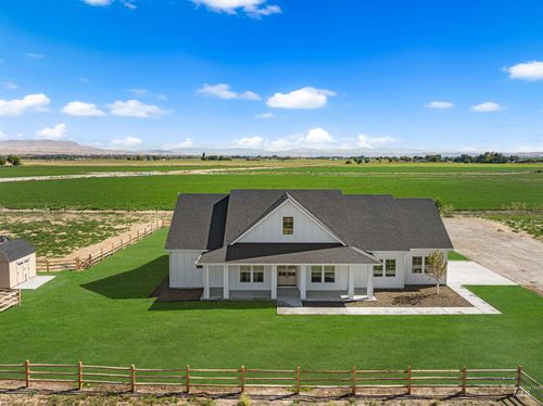 9825 Mayberry Ln, Emmett, ID, 83617-3051 | Card Image