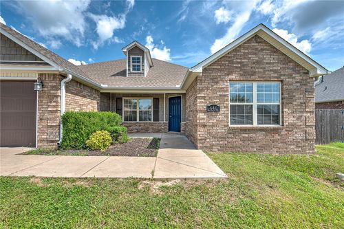 640 Spur Ln, Centerton, AR, 72719-9233 | Card Image