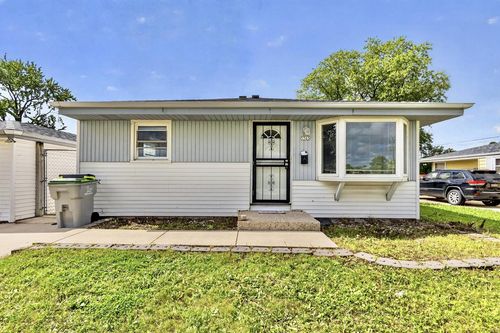 5765 N 89th Street, MILWAUKEE, WI, 53225 | Card Image