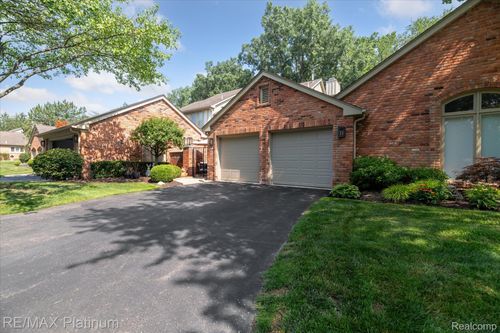 3-24030 Bingham Pointe Dr, Bingham Farms, MI, 48025-4348 | Card Image