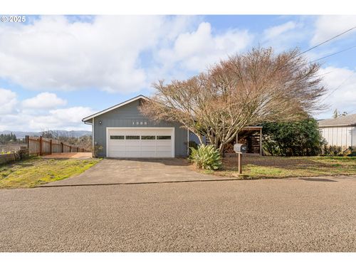 1385 N Henry St, Coquille, OR, 97423 | Card Image