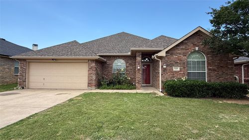 929 Mesa Vista Dr, Crowley, TX, 76036-3690 | Card Image
