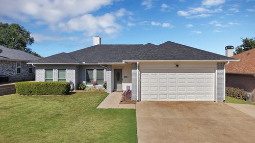 4925 Saint Thomas Pl, Fort Worth, TX, 76135-1544 | Card Image