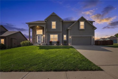 9644 N Adrian Ave, Kansas City, MO, 64154-1148 | Card Image