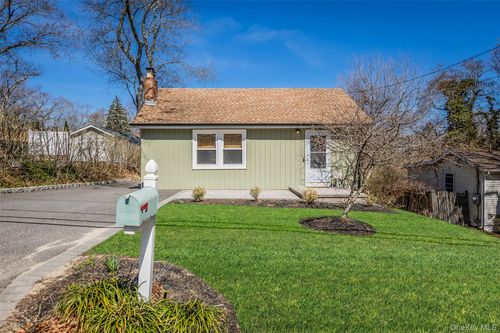 47 Queen Dr, Sound Beach, NY, 11789-1529 | Card Image